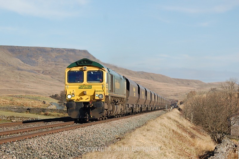 20.4.13 - 66952 6E63 Hunterston - Cottam, Shaw Paddock - (Pete) Shaw Paddock