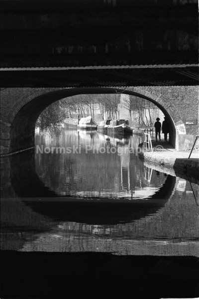 Under the Bridge - Reportage