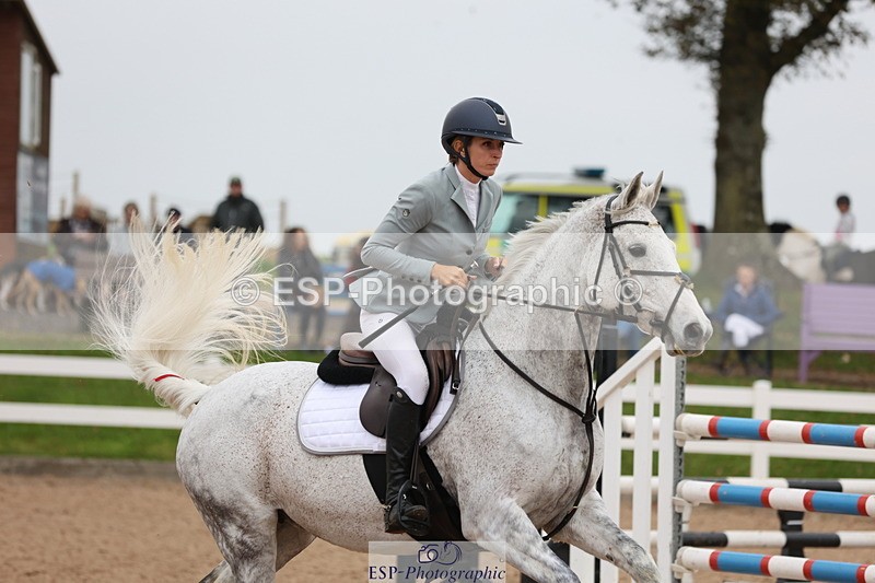 241101A-140005-02327 - FRI Cls 6 Foxhunter and 1.20m Open
