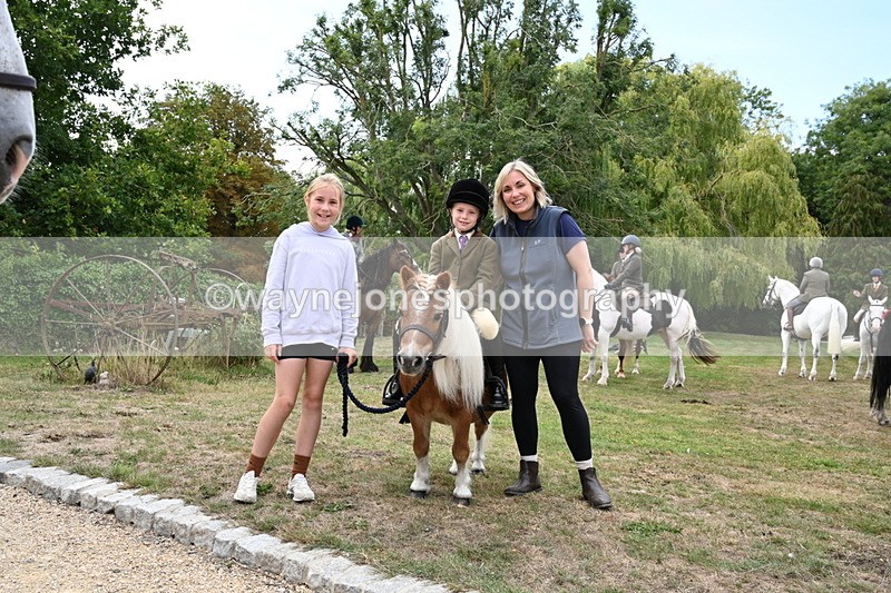 WJ6_3755 - Berks & Bucks - The Old farmhouse - Hound Exercise 20-08-25