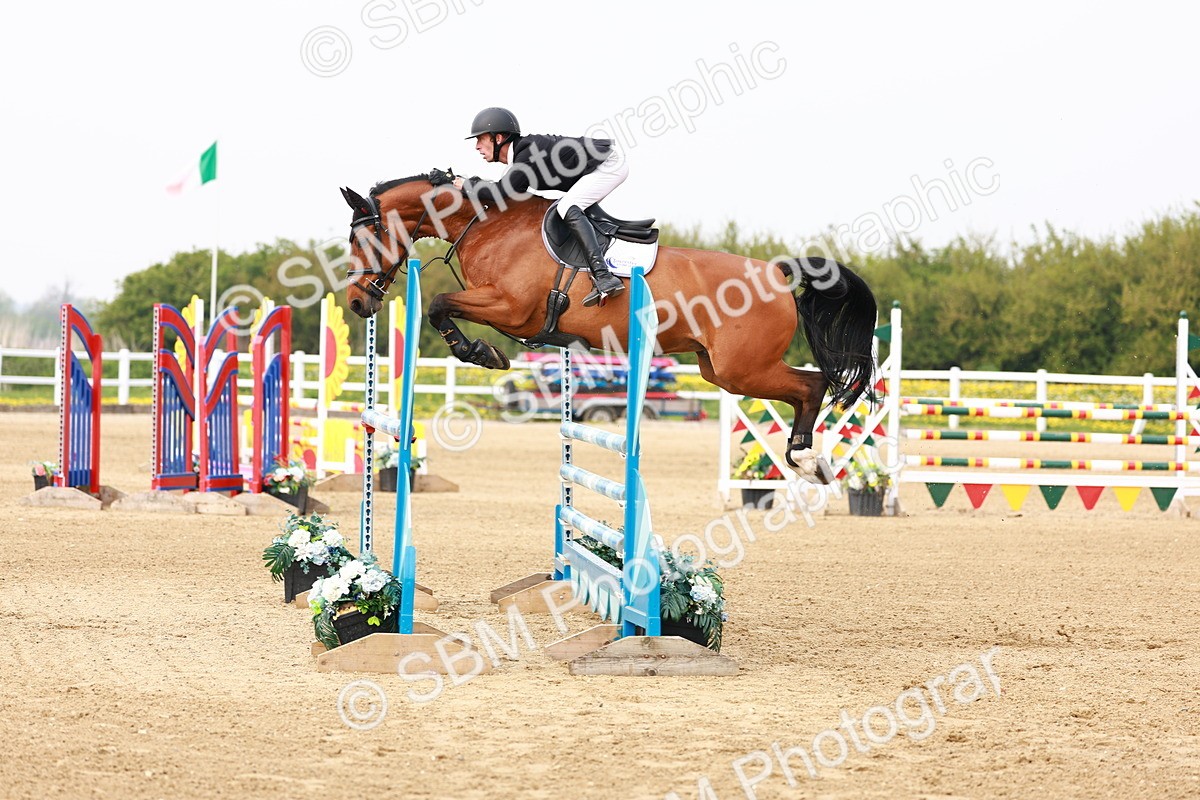  - Class 19 - Senior Foxhunter - 1.20m
