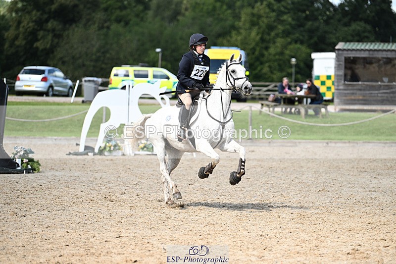 240824X-142022-29324 - 80cm Round 2 13.30 to 14.30