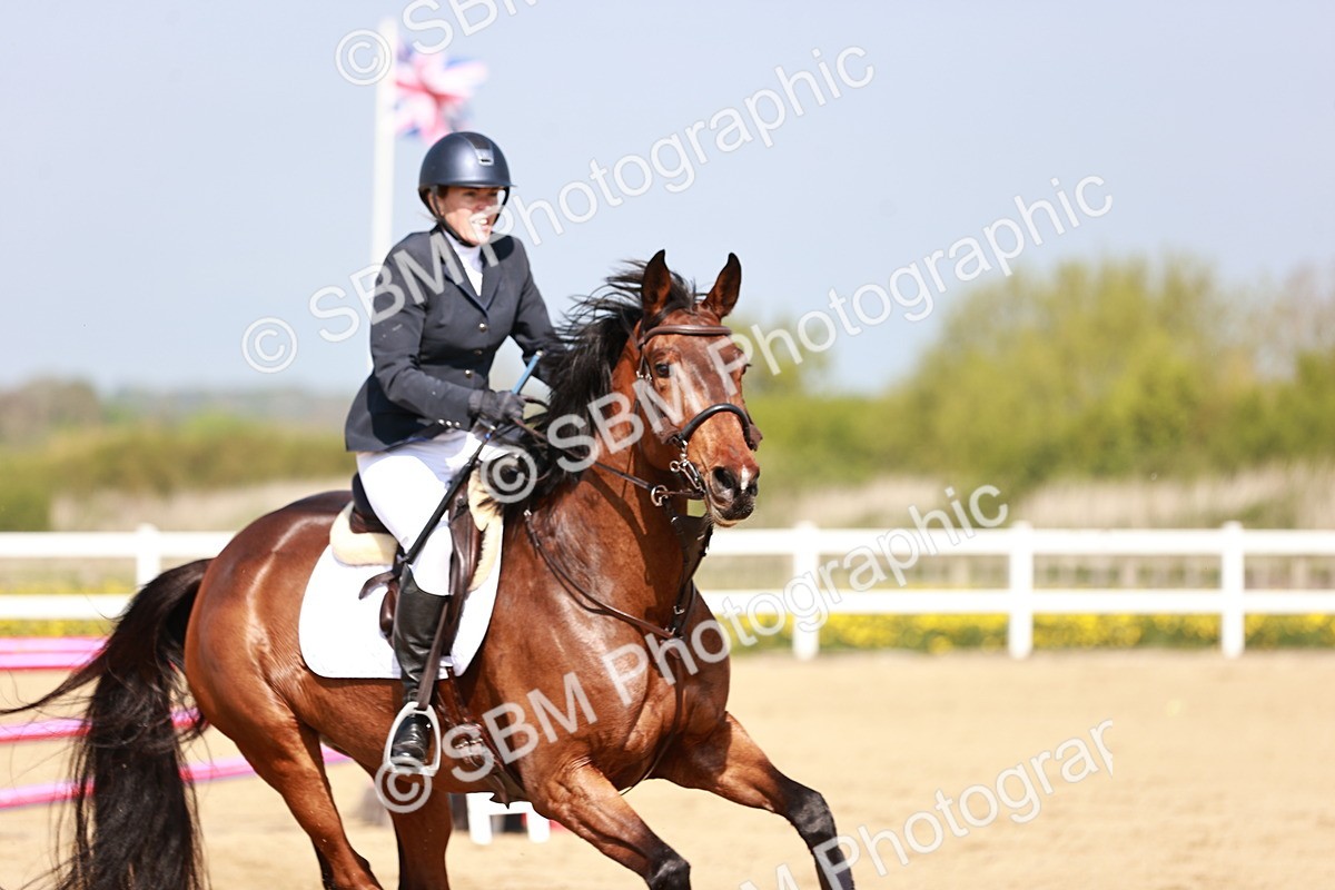  - Class 21 - Senior British Novice - 90cm