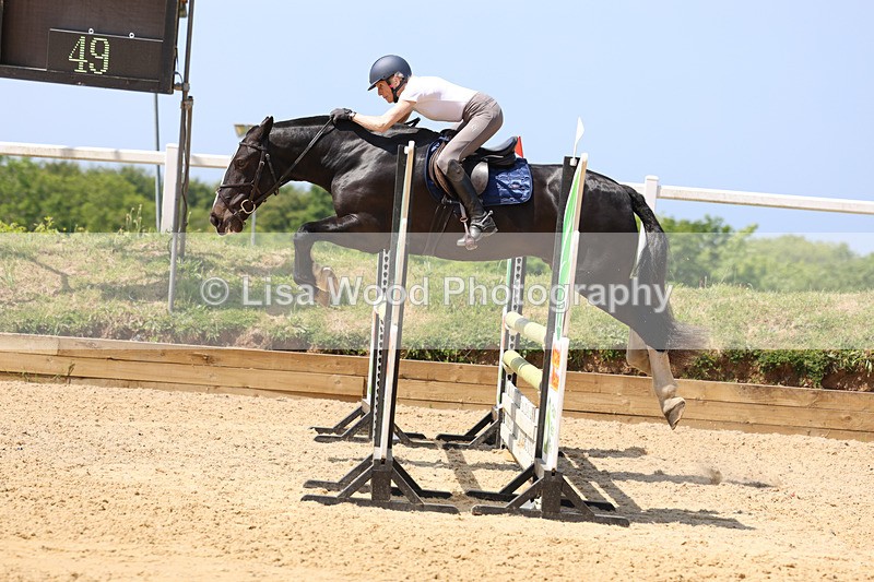 3E7A0291 - Class 9: Senior BN/90cm open