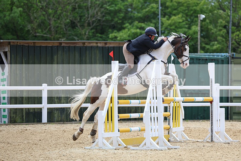 3E7A9366 - Class 8: Senior Newcomers/1.10m open