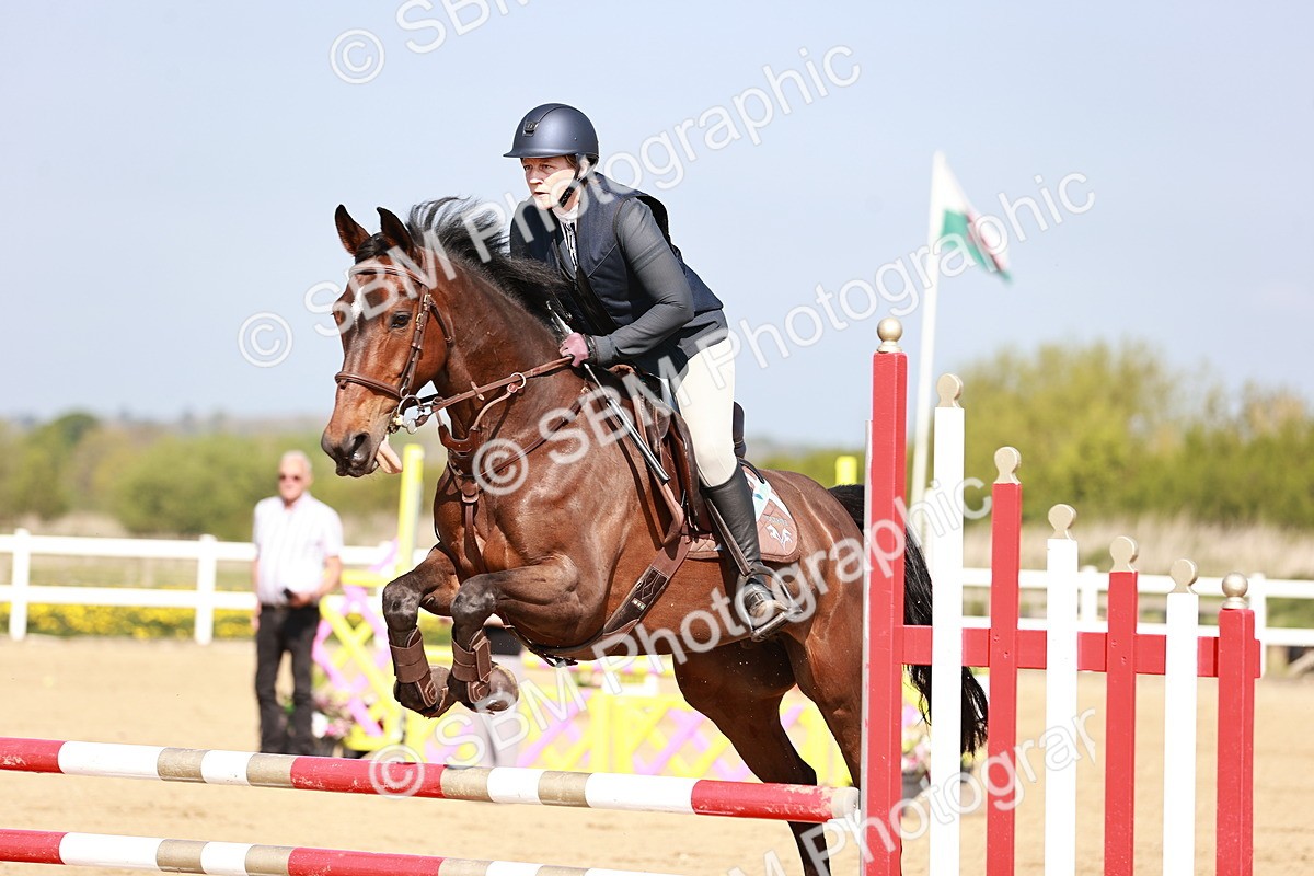  - Class 21 - Senior British Novice - 90cm