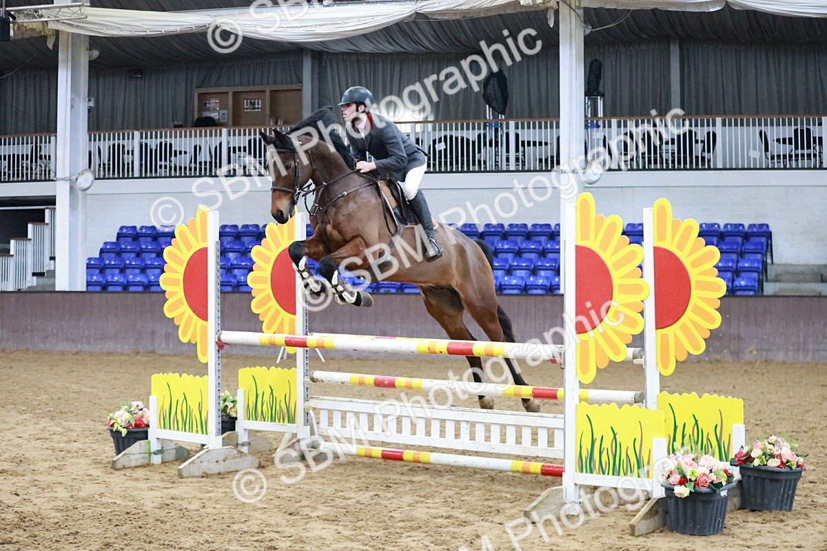 SBM_001256_Class 4 - SeniornNewcomer - 110m - Customer Cart - Connor