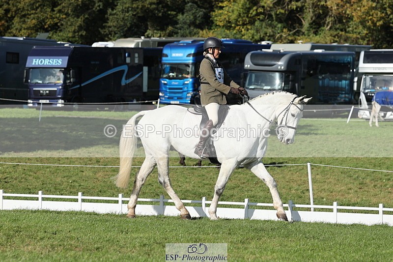 251024A-143644-14240 - G-572-Laura.Pitman With Trot Up