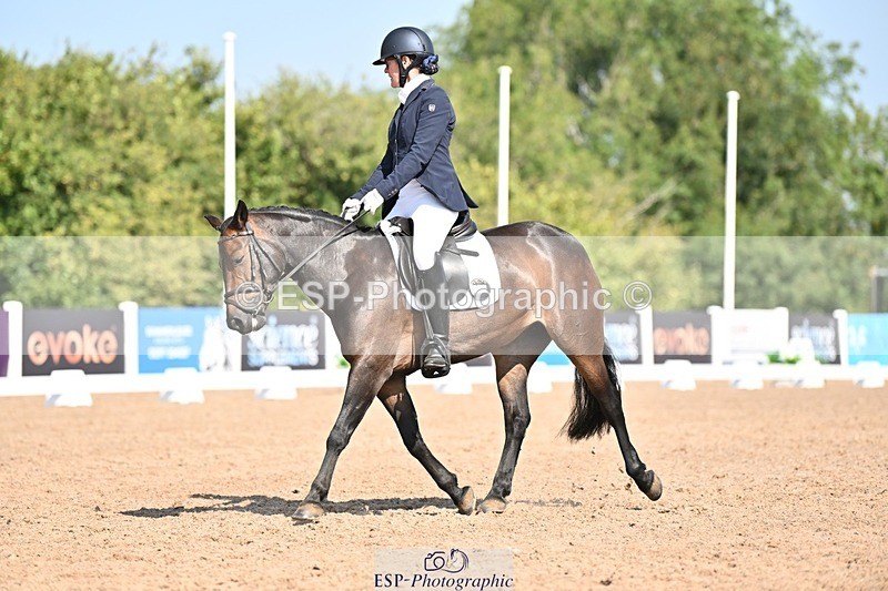 250816-110228-03286 - 090-Sarah.GoddardSaris.Fingers.Crossed