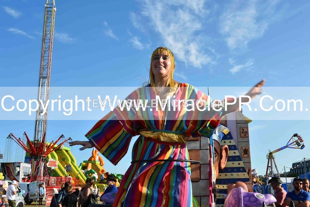 SH4_3339 - Carnival Procession.