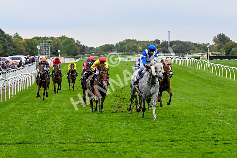 011025-Race 6-Mudamer-0594 - Race 6