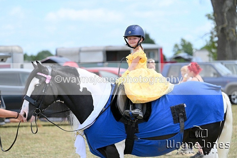 WJ7_0822 - Nancy & Churchill's first Show 22-06-25
