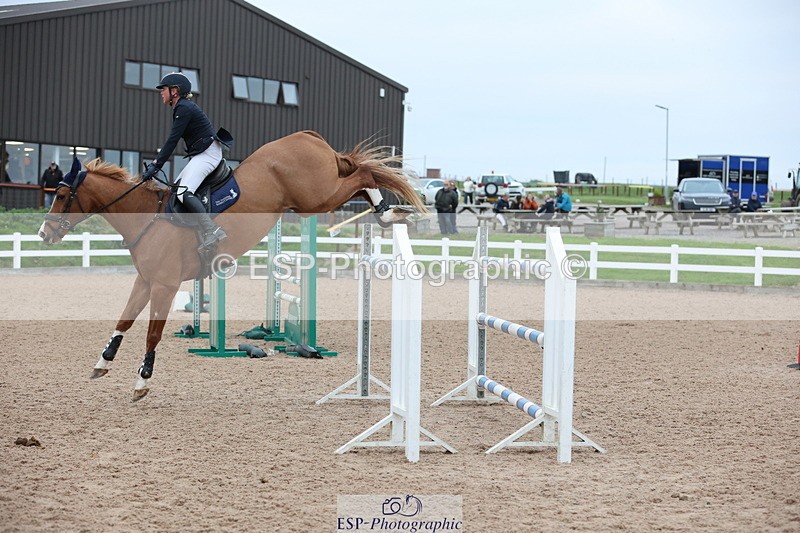 241101A-155758-03152 - FRI Cls 8 National 1.30m