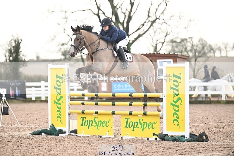 251206-123550-00996 - Cls 12 Snr Newcomers and 1.10m