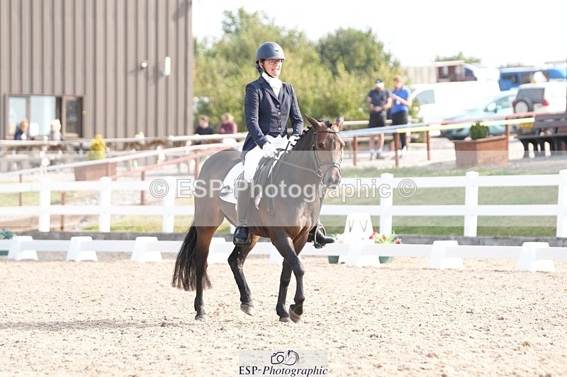 250817-095008-07254 - 090-Sarah.GoddardSaris.Fingers.Crossed