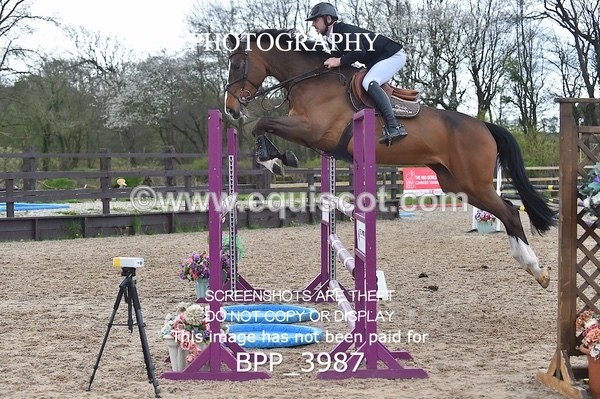 BPP_3987 - CLASS 4 Senior Newcomers/ 1.10m Open