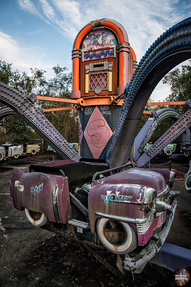 Abandoned Six Flags (New Orleans, LA) | Murderous Cars - Six Flags New Orleans