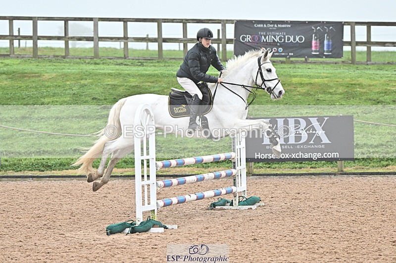 241103A-111518-06951 - SUN Cls 18 British Novice and 90cm Open