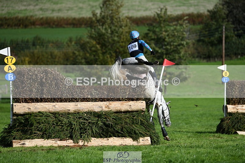 251024A-120213-09133 - B-109-Zoe.Davies