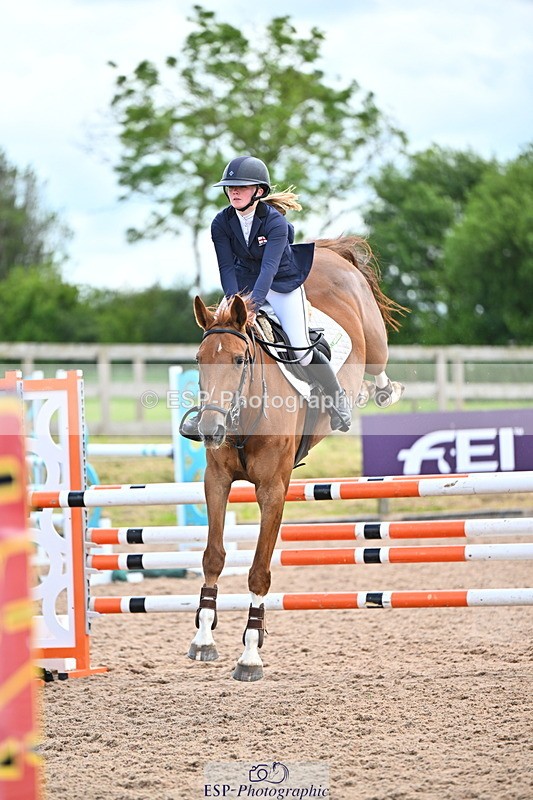 240608A-124106-02349 - Cls 4 Snr Newcomers and 1.10m Open