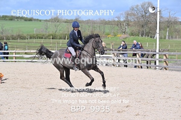 BPP_9935 - CLASS 19 SUN Senior British Novice/ 90cm Open