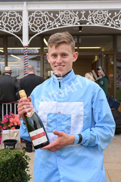 yr24092021r8-49 - Race 8 5.25pm William Hill Build Your Own Odds Apprentice Stakes