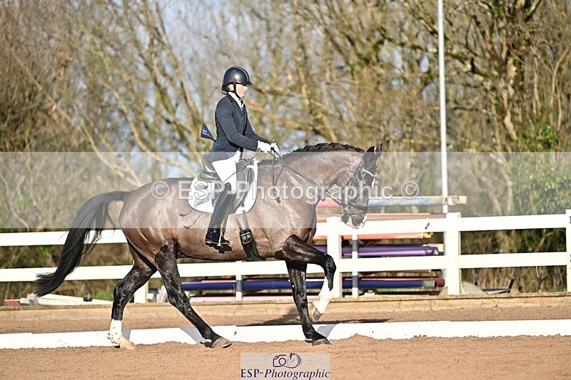 241214-111221-01327 - 144-Natasha.Rumble-Week.Orchard.Leo