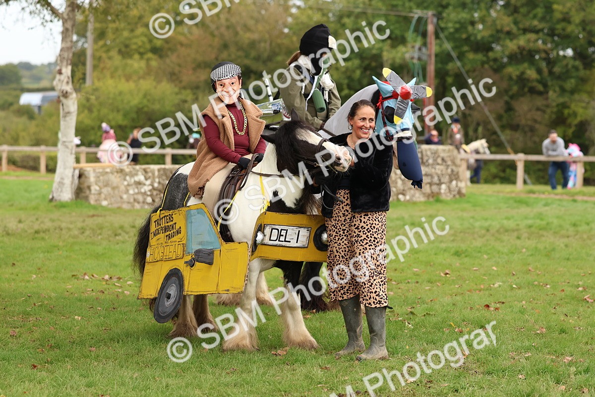 SBM_61691 - S37a - Fancy Dress Showing