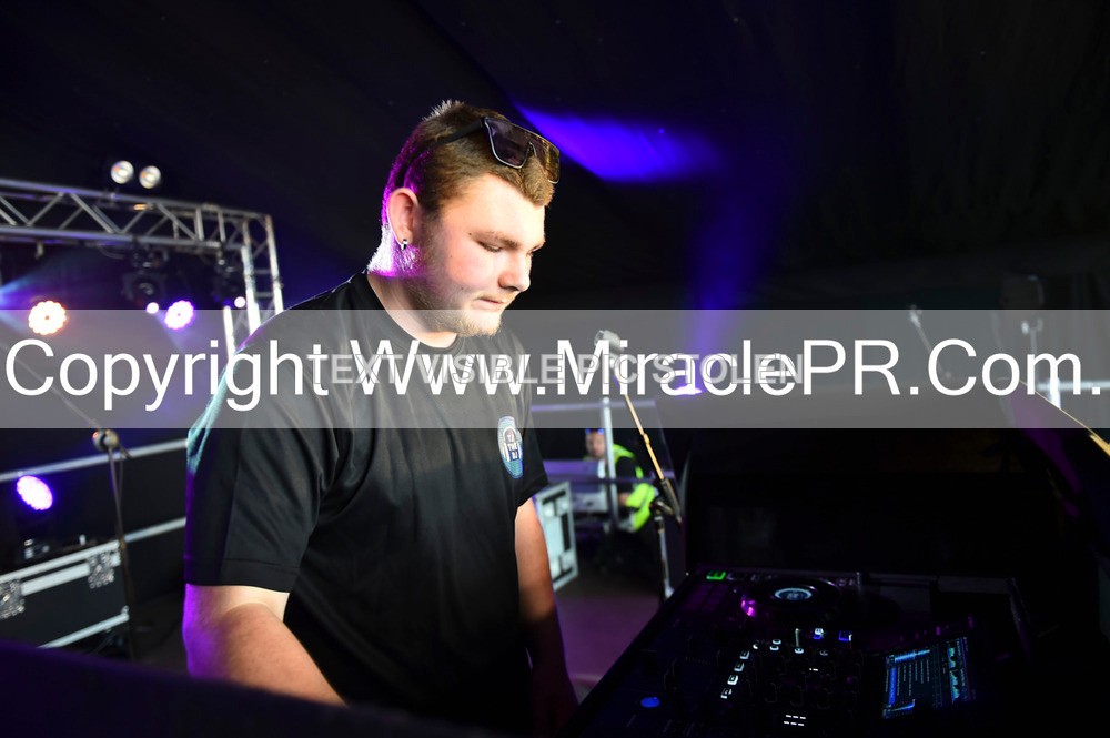 SH4_9960 - Tj the DJ