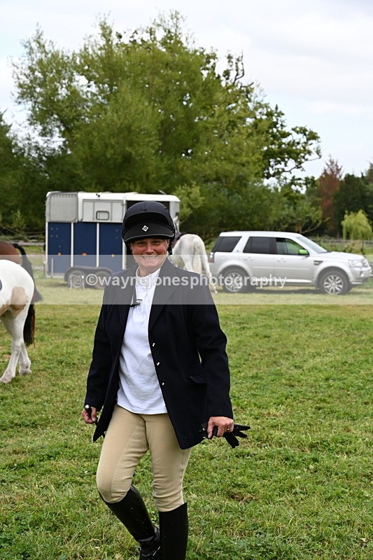 WJ6_2964 - Berks & Bucks - The Old farmhouse - Hound Exercise 20-08-25