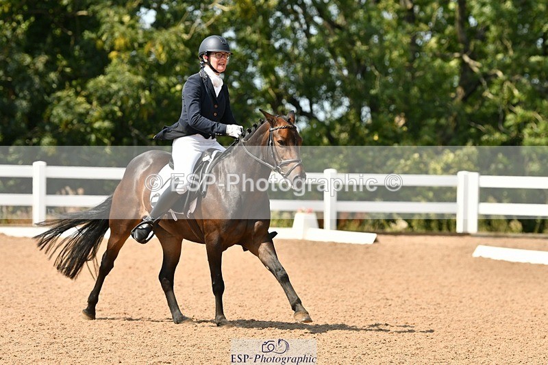 250817-132655-09954 - 090-Sarah.GoddardSaris.Fingers.Crossed