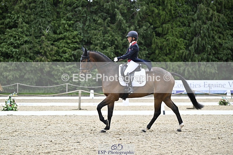 000101-204620-04215 - 409-MHS_SEVENTEEN-Rosalind_Canter