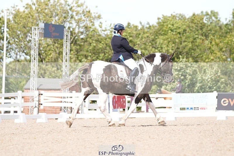 250906-134841-03398 - 106-Lucy.HamblettGalliano.Gold.Dust