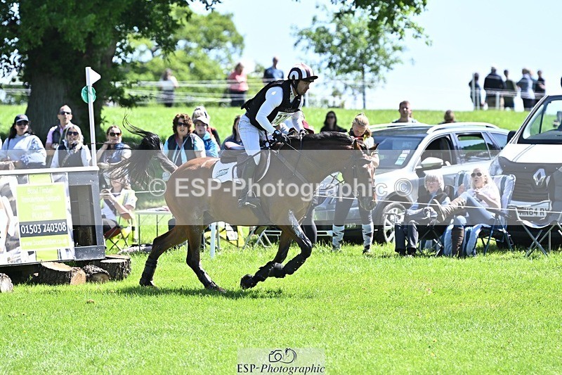 240525-105834-12152 - 324-COOMBELAND_SEMILLY-Rupert_Batting