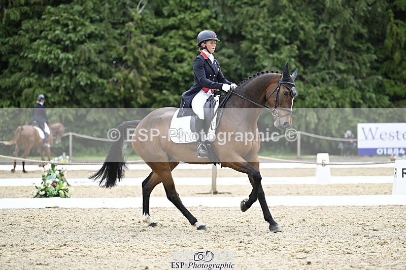 000101-204639-04219 - 409-MHS_SEVENTEEN-Rosalind_Canter