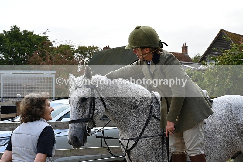 WJ6_3080 - Berks & Bucks - The Old farmhouse - Hound Exercise 20-08-25