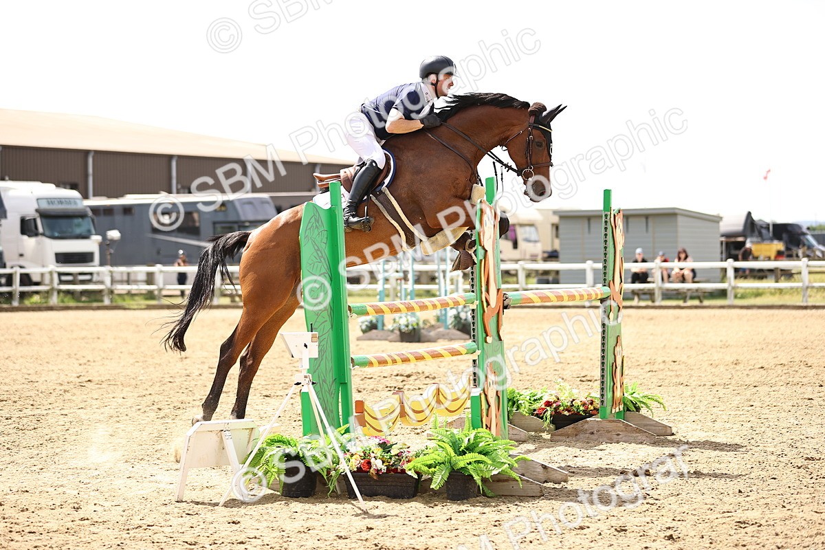 SBM_000594 - Class 15 - Redpost Equestian Senior Foxhunter - 1.20m