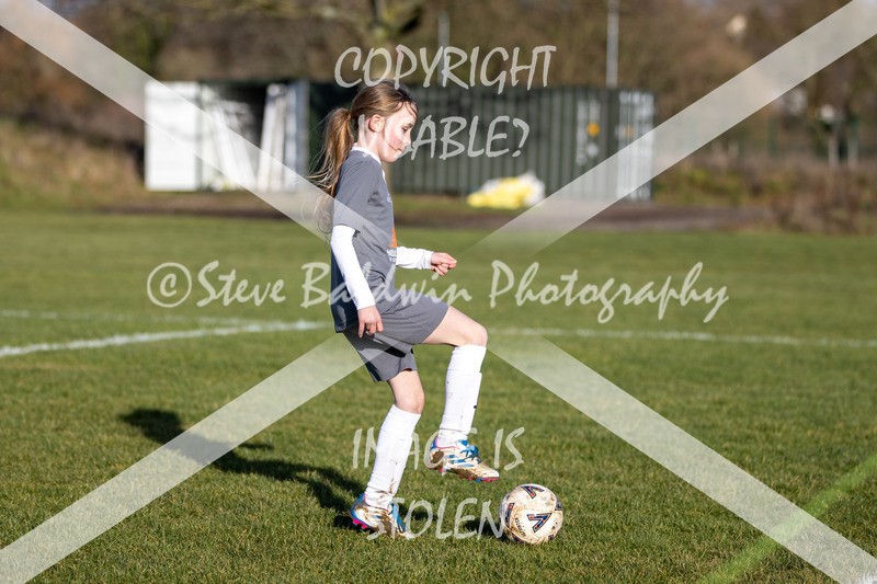 1DX30990 - 2026-01-17 FC Abbey Meads U9 Purple Girls V Develop FC U9 Girls