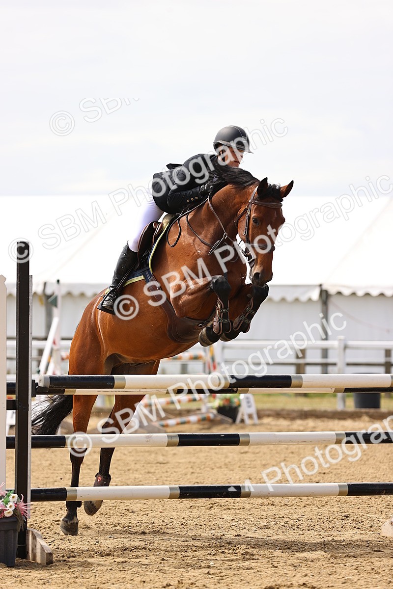 SBM_009742 - Class 8 - Senior Newcomers - 1.10  Open