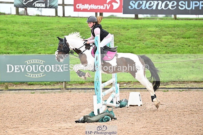 250920-155555-01821 - Cls 21 Pony Intro 80cm Derby