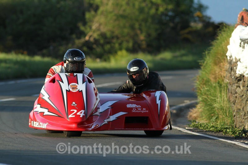 Dean Banks / Ken Edwards LCR Suzuki / Magnam Racing - Monday Practice - Sidecars