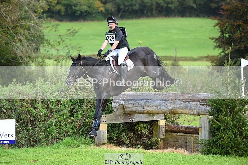 231022-134510-28505 - 329-RINGFORT.REVE.DU.MOULIN-Andrew.Downes-XC