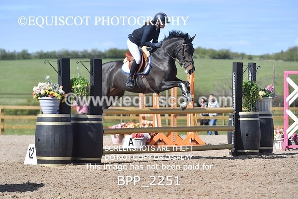 BPP_2251 - CLASS 22 SUN Senior BritiNovice/ 90cm Open