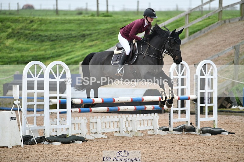 241102A-105357-04123 - SAT Cls 9 British Novice and 90cm Open