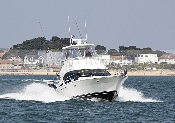 090419 MAXIMILIAN IMG_3446 - Flybridge Cruisers