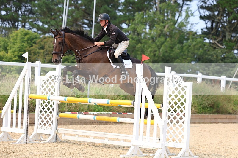 3E7A2577 - Class 8: Senior Newcomers/1.10m open