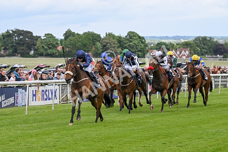 290524-Race 2-Powdering-5661 - Race 2