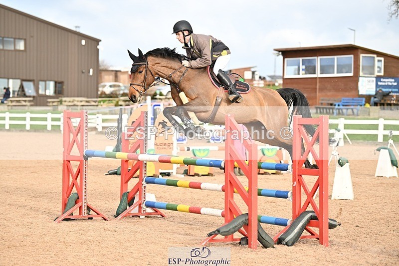 241208-132153-01754 - Cls 21 Newcomers and 1.10m Open