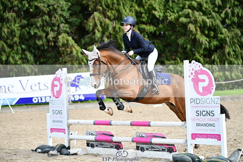 251004A-145311-01563 - Classes 8 & 9 70cm