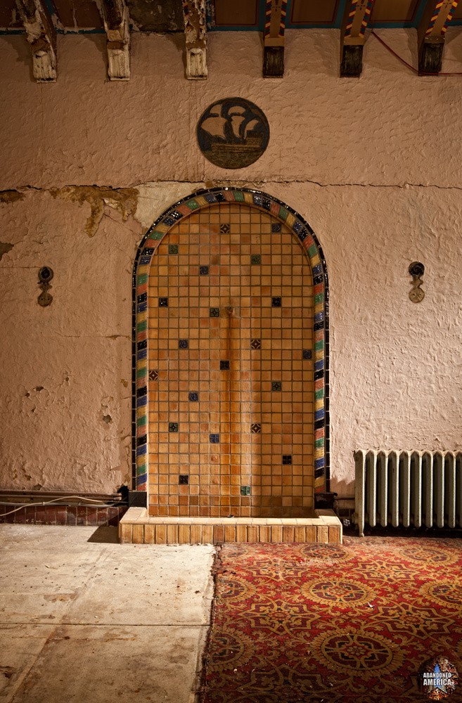 The Lansdowne Theatre | Lobby Detail - The Lansdowne Theater
